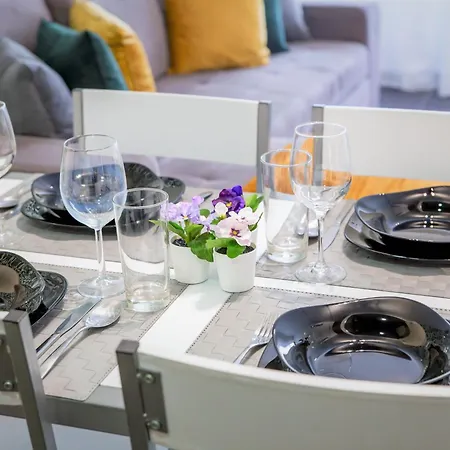Side Apartment