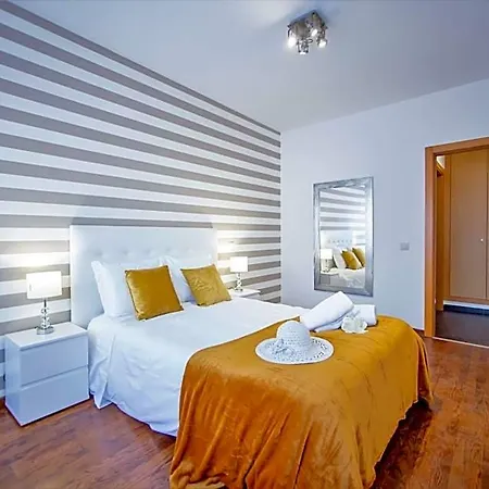 Side * Albufeira